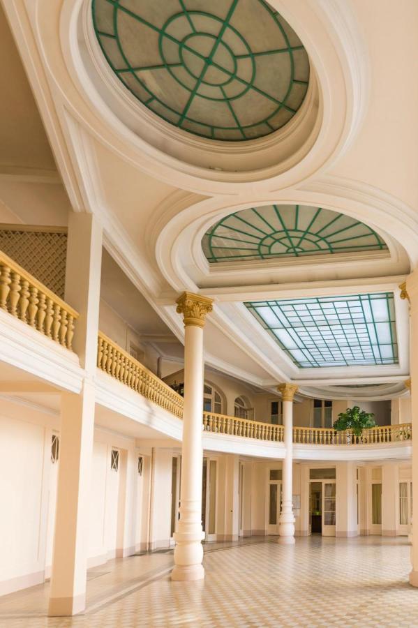 L Incomparable - International Palace Віші Екстер'єр фото